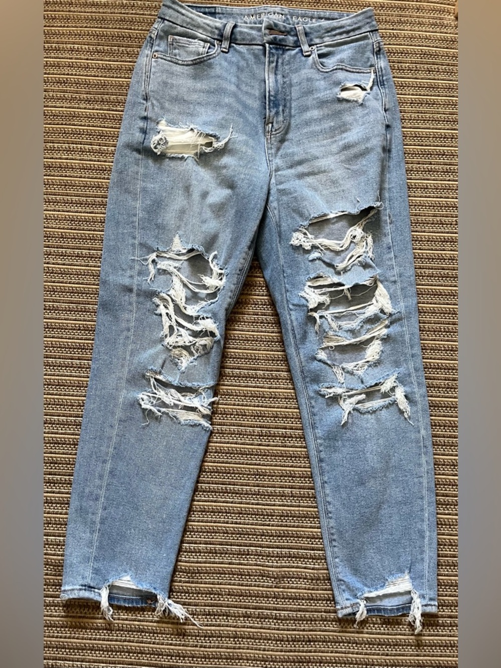 American Eagle Light Blue Distressed Women’s Jeans